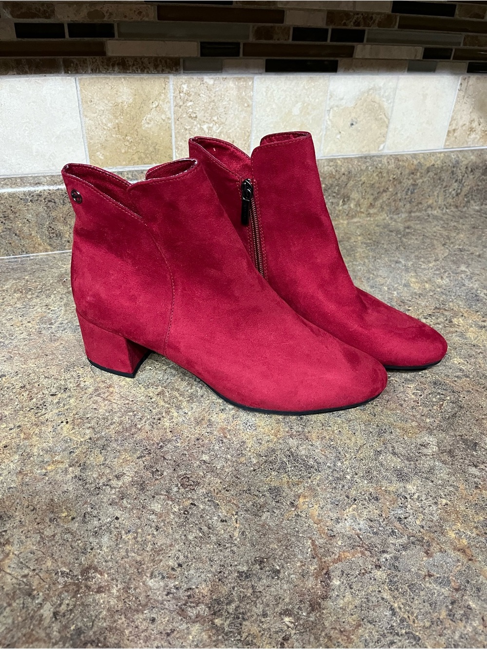 NWOT Tamaris Burgundy Suede Block Heel Ankle Boots Sz 10 winter fall